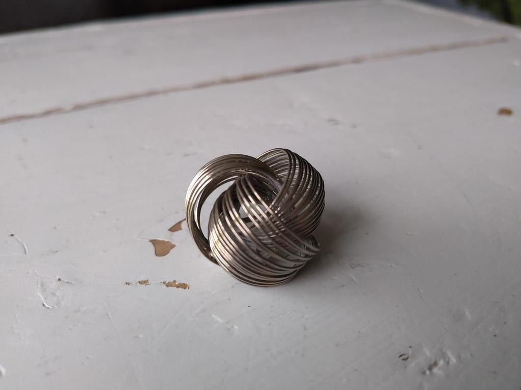 Vintage zilverkleurige broche met abstract design, Overige materialen, 4 tot 7 cm, Gebruikt, Ophalen of Verzenden