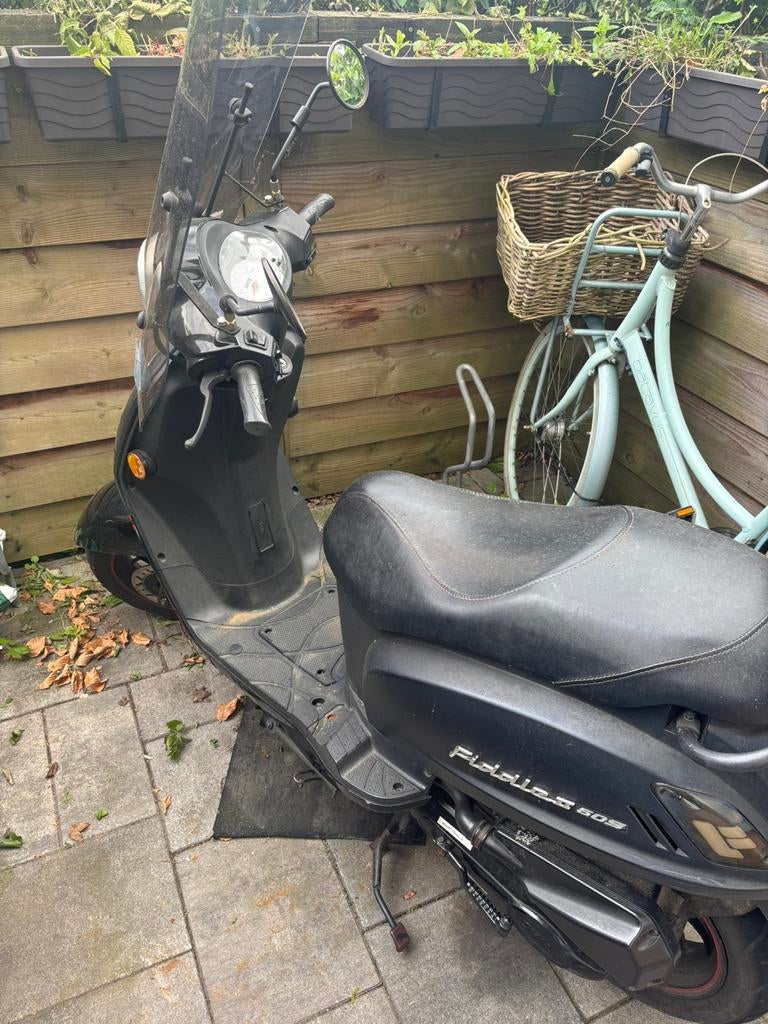 Sym fiddle 2 goed onderhouden, Fietsen en Brommers, Snorfietsen en Snorscooters, Ophalen, SYM, Zo goed als nieuw, Benzine