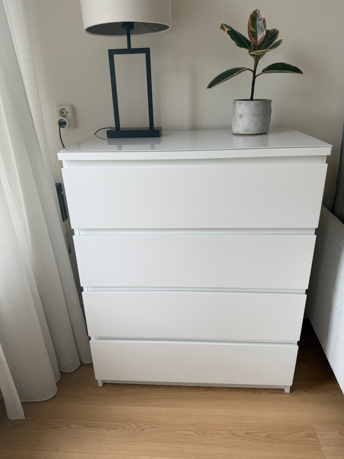 IKEA ladekast Malm Glasplaat Wit 80 x 100, Huis en Inrichting, Kasten | Ladekasten, Ophalen