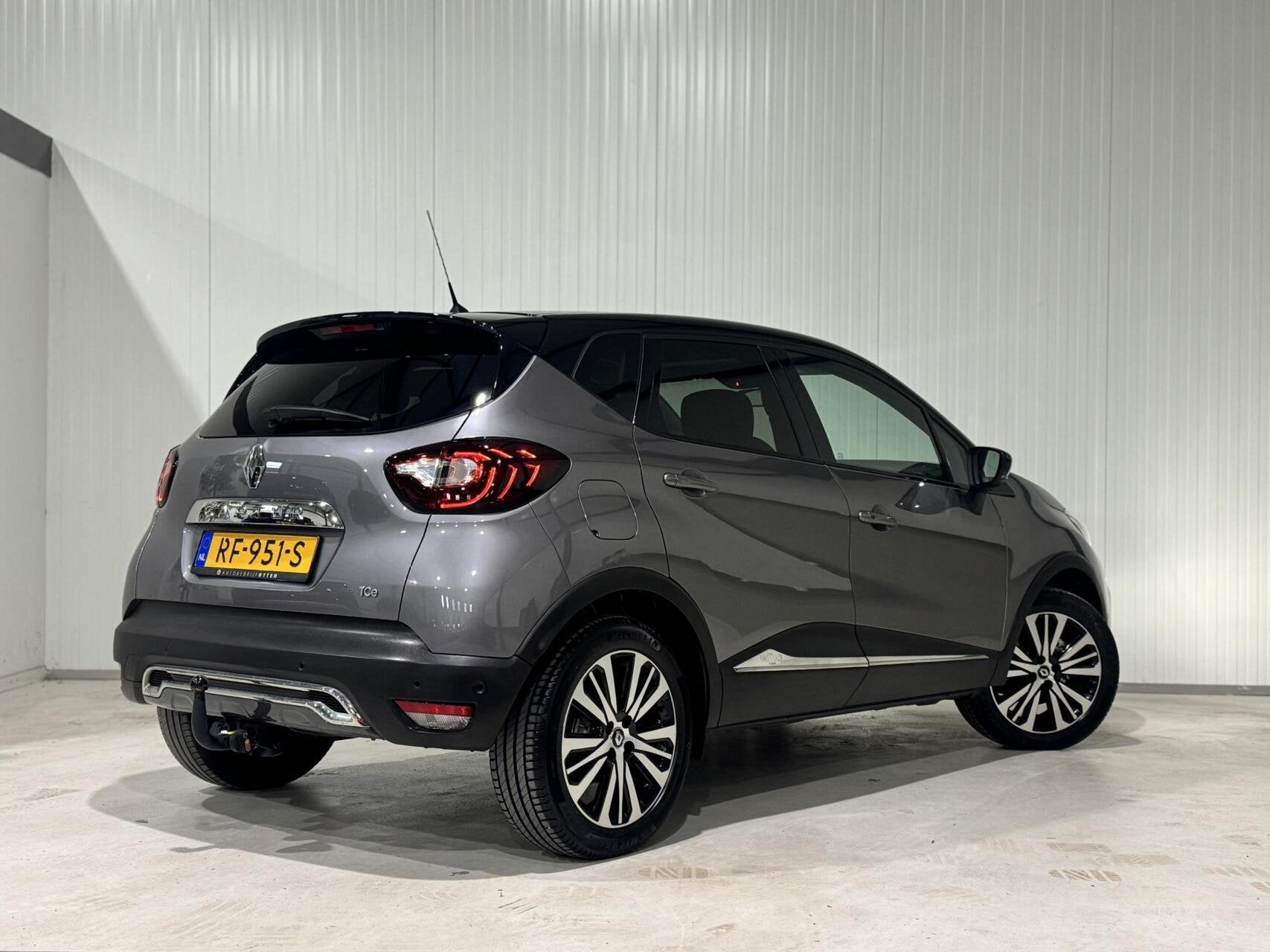 Renault Captur 1.2 TCe Initiale Paris|KEYLESS|TREKHAAK|PANO, Auto's, Voorwielaandrijving, Gebruikt, 4 cilinders, Met garantie (alle)