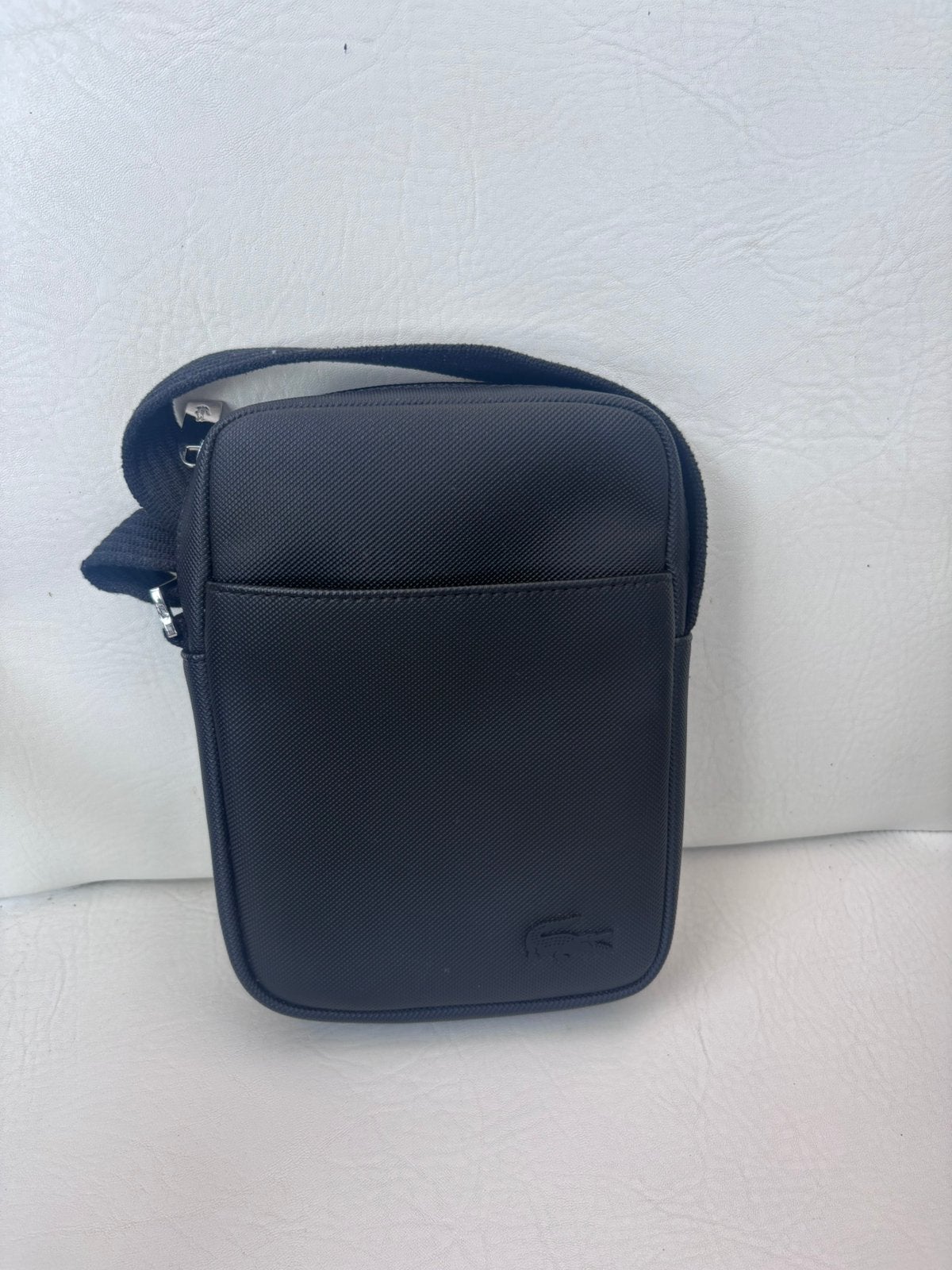 Lacoste Canvas schoudertas heren, zo goed als nieuw, 2x gedr, Sieraden, Tassen en Uiterlijk, Tassen | Schoudertassen, Ophalen of Verzenden