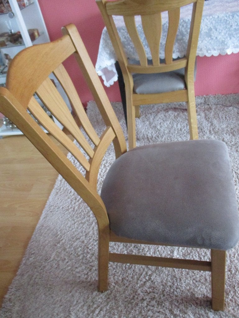 2 Eetkamer stoelen. GRATIS!, Ophalen, Gebruikt, Hout, Twee