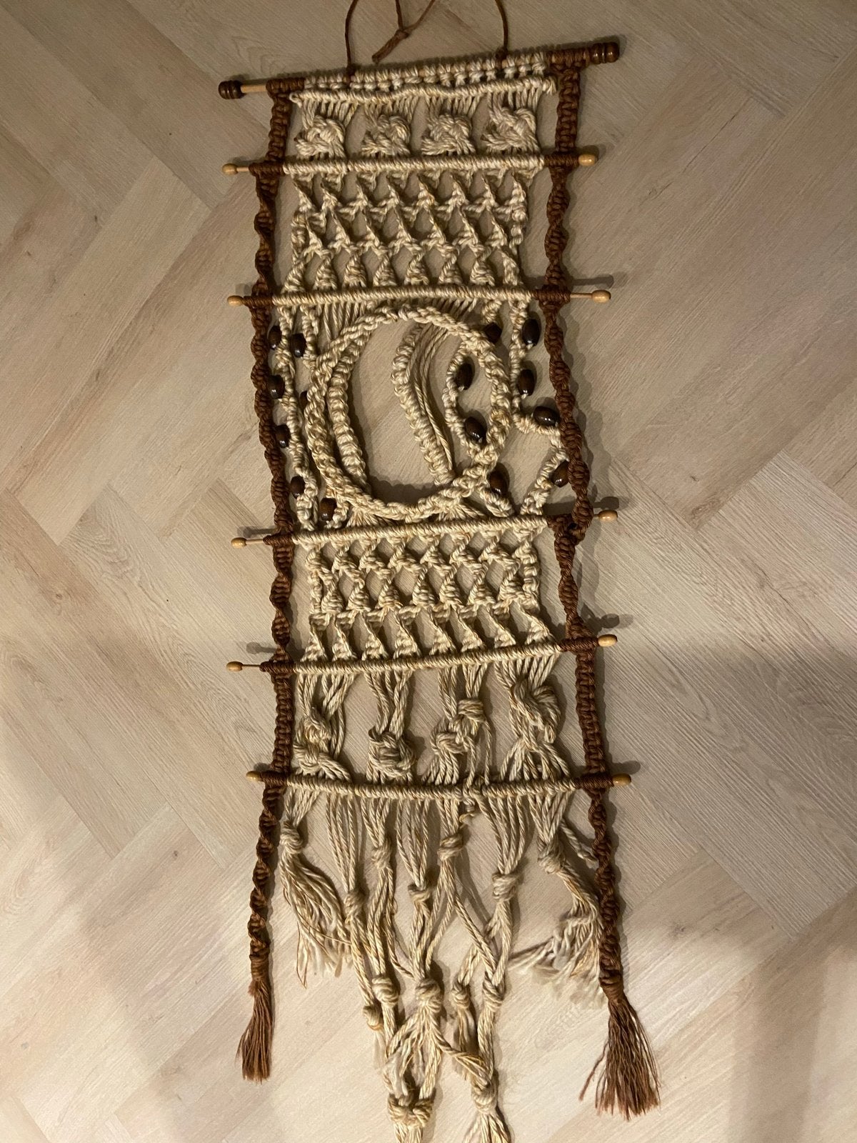 Vintage Macramé Wandhanger met Houten Kralen, Wandhanger, Textiel, Ophalen of Verzenden, Zo goed als nieuw