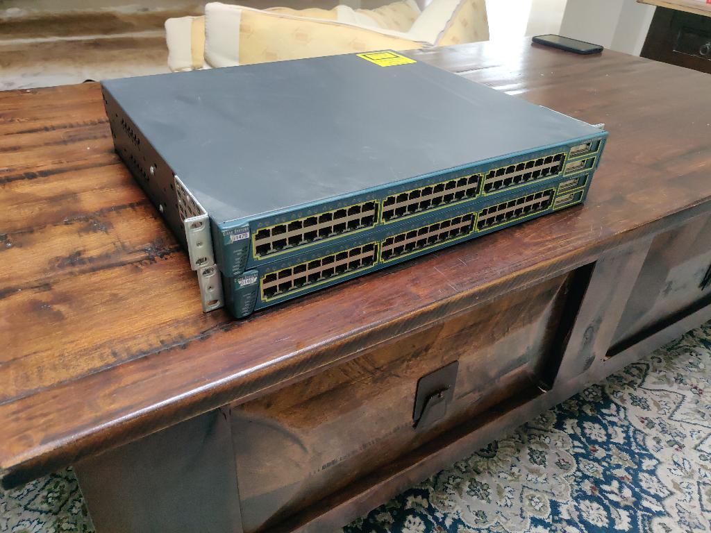 netwerkswitch cisco catalyst 3350 series 48 poorten, Computers en Software, Netwerk switches, Ophalen of Verzenden, Zo goed als nieuw