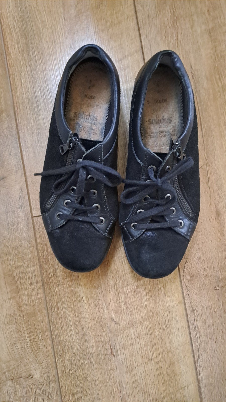solidus maat 39 GOED LEZEN, Ophalen, Zo goed als nieuw, Sneakers of Gympen