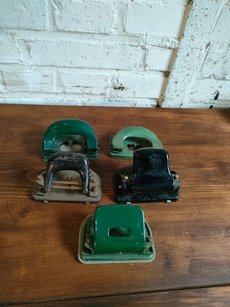 Lotje oude perforators zwart en groen, Ophalen of Verzenden