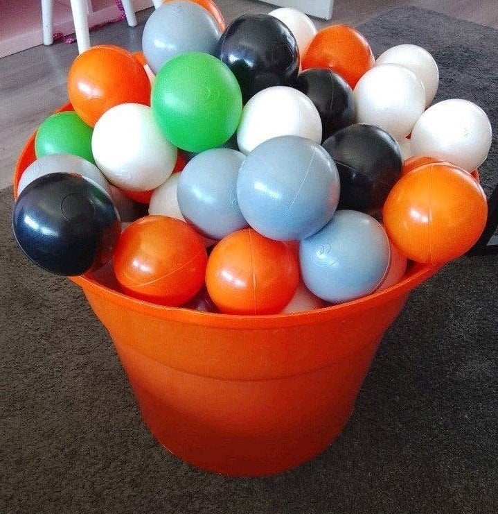 +- 322 Grote hoeveelheid ballenbak ballen nr 4, Ophalen of Verzenden, Zo goed als nieuw