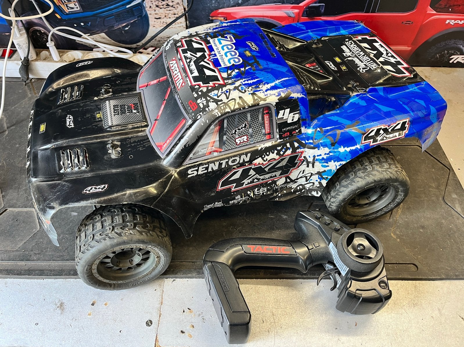 Arrma Monster Senton 3s BLX 4x4 brushless RC truck RTR, Gebruikt, Auto offroad, Schaal 1:10, RTR (Ready to Run)