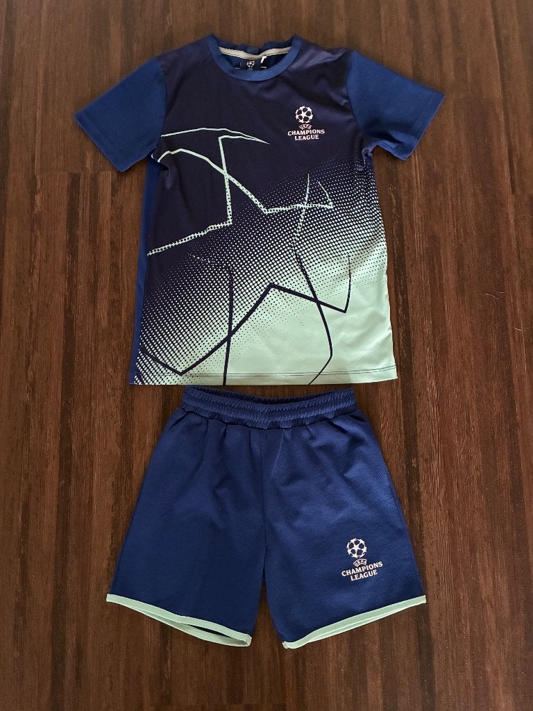Champions Leaque sportkleding, Ophalen, Zo goed als nieuw, Maat 134