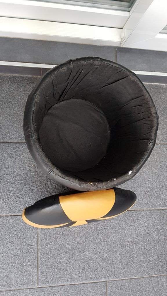 Vintage poef zwart/geel leer, Minder dan 50 cm, 125 cm of meer, Leer, Ophalen of Verzenden