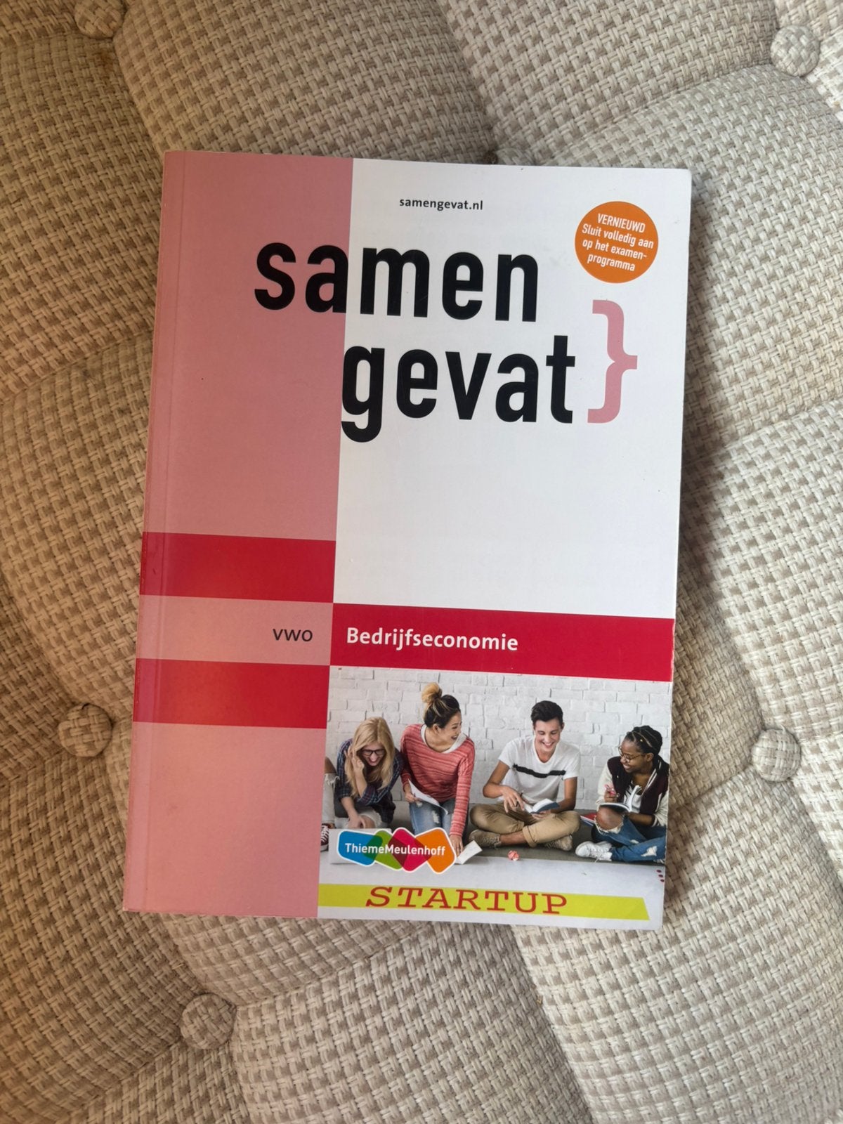 Examenbundel bedrijfseconomie vwo, Boeken, Ophalen of Verzenden, Zo goed als nieuw, VWO, Bedrijfseconomie of M&O