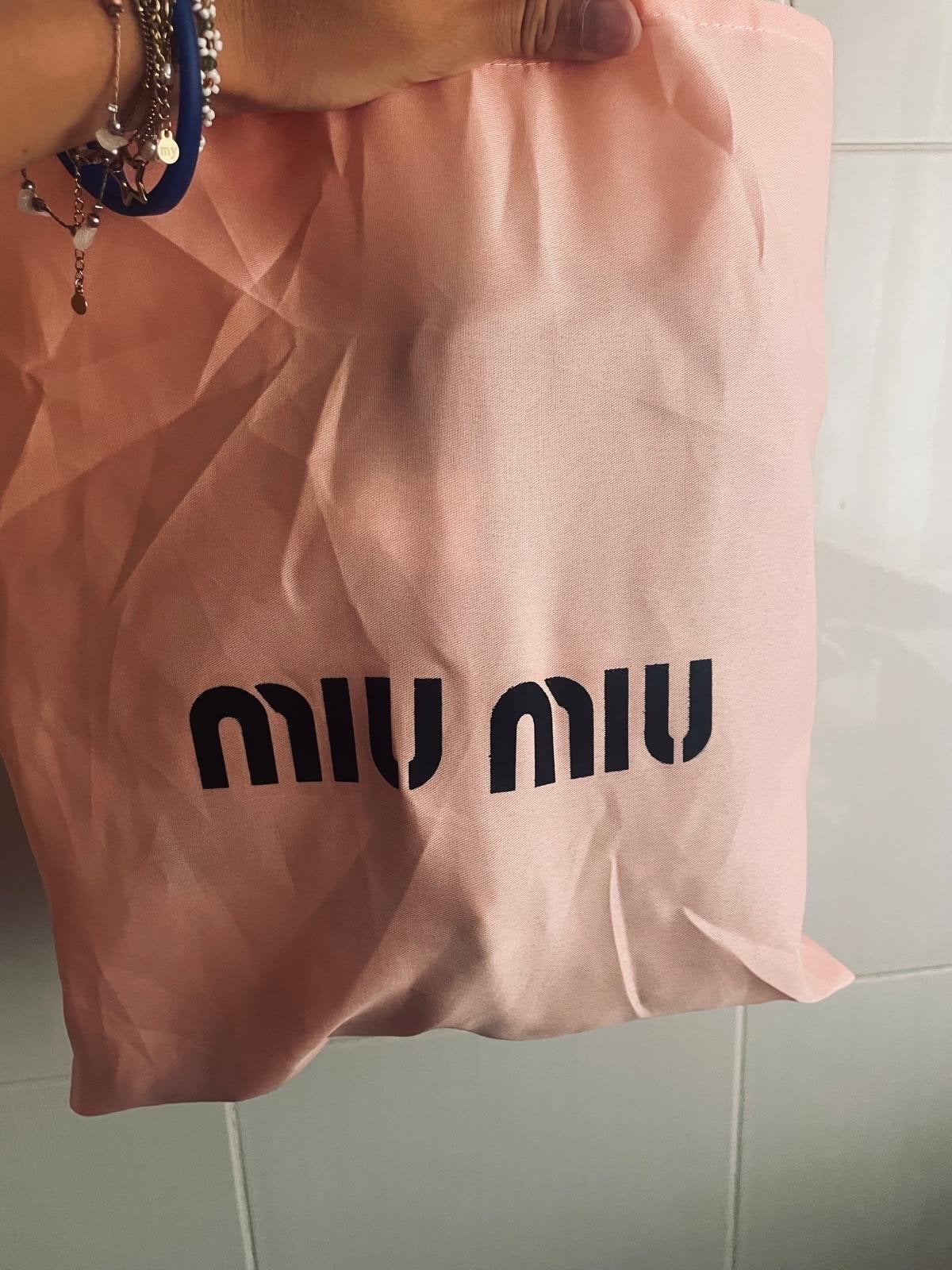 Miu Miu Zwarte Gewatteerde Handtas - Nieuw met Dustbag, Sieraden, Tassen en Uiterlijk, Ophalen of Verzenden, Nieuw, Zwart, Handtas
