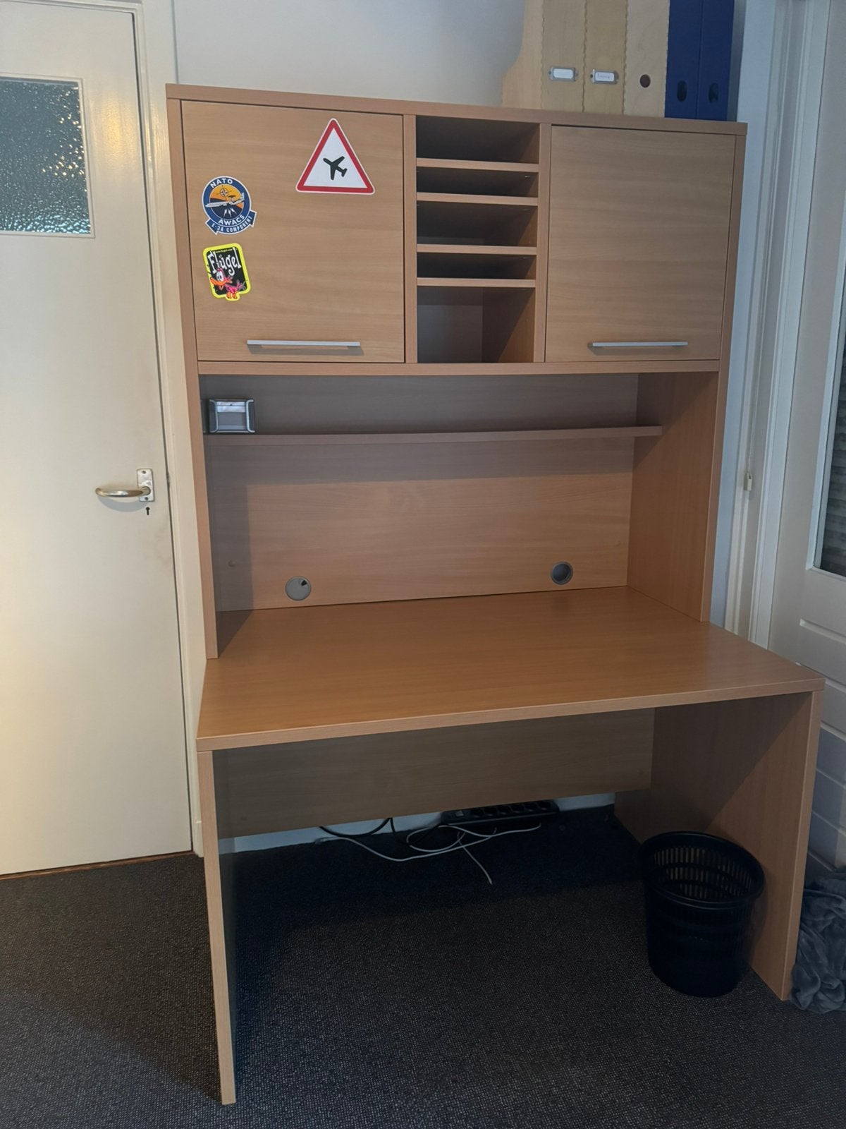 Bureau stevig, Ophalen, Zo goed als nieuw