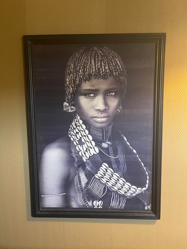Afro vrouwenportret in houten lijst, Ophalen of Verzenden