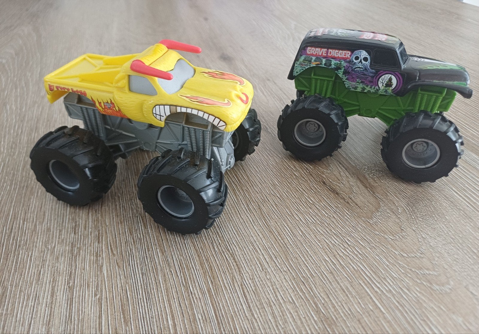 Monster Jam speelgoedauto's - Grave Digger & El Toro Loco, Kinderen en Baby's, Speelgoed | Speelgoedvoertuigen, Ophalen of Verzenden