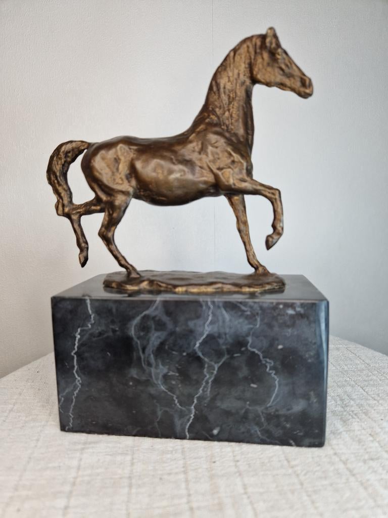 bronzen paard op sokkel, Ophalen of Verzenden