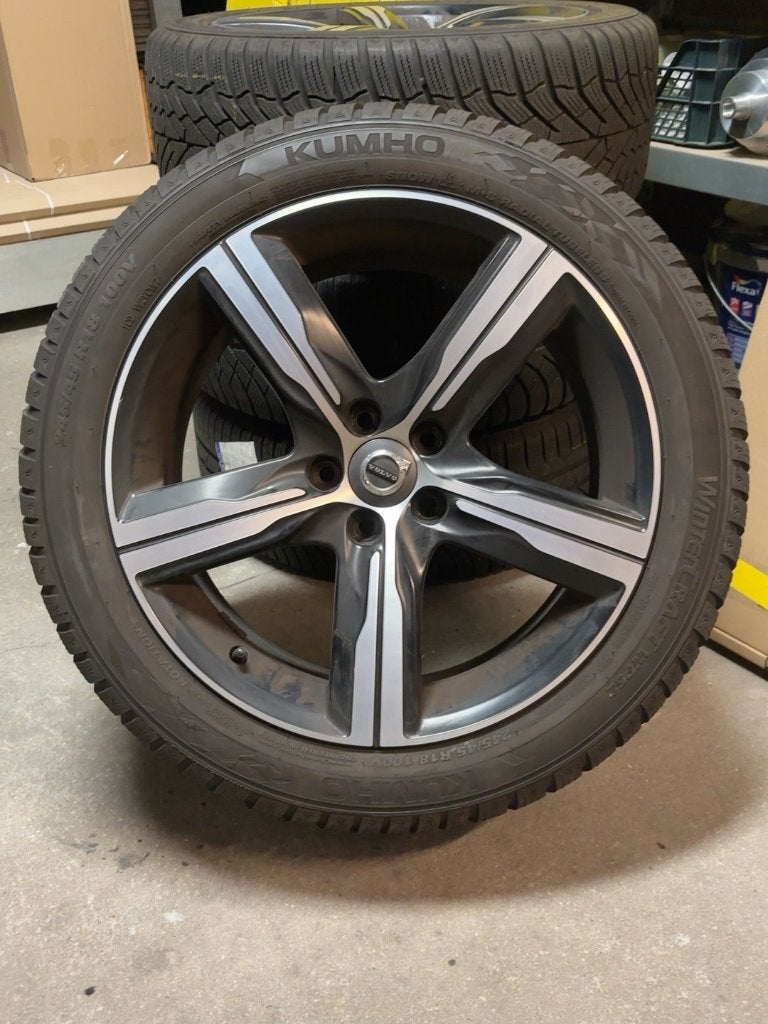 Originele Volvo V90 S90 18 inch winterset 245/45 R18, Ophalen, 18 inch, Banden en Velgen, Winterbanden
