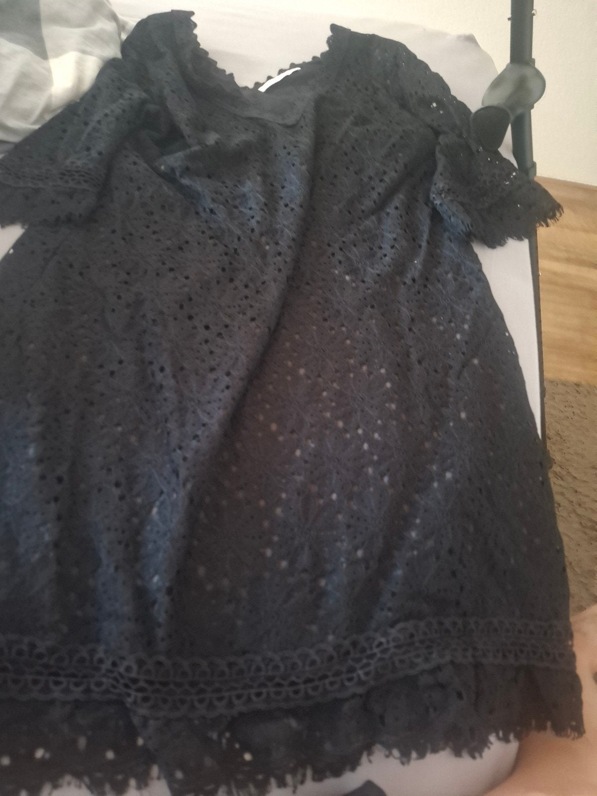 Kante zwarte jurk met onderjurk, Ophalen of Verzenden, Zo goed als nieuw, Zwart, Onder de knie
