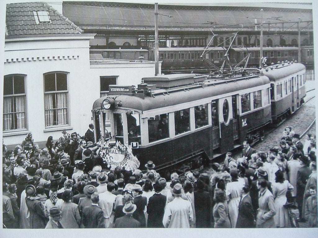 De jaren vijftig en zestig in Bezuidenhout - Den Haag., Boeken, 20e eeuw of later, Ronald van Onselen, Ophalen of Verzenden, Zo goed als nieuw