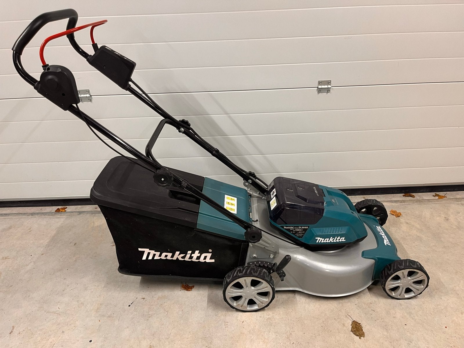 Makita DLM460 Accu Grasmaaier - Nette staat, geslepen messen, Tuin en Terras, Ophalen, Cirkelmaaier, Accu-grasmaaier, Zo goed als nieuw