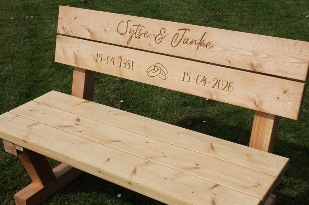 Gepersonaliseerde houten tuinbank met gravure, Ophalen, 8814 JW Zweins, Nieuw, Dealdeskuorre@gmail.com