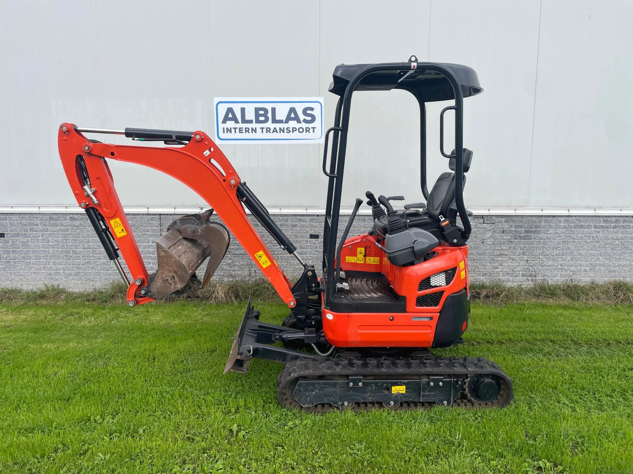 Kubota U17-3 minigraafmachine 342 uur! (bj 2024), Zakelijke goederen, Kubota, Info@alblasinterntransport.nl, JP, Graafmachine