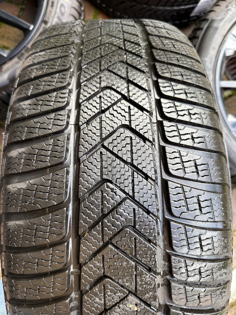 Winterset BMW X5 / X6 20 inch M 748M incl. Pirelli Runflat, Auto-onderdelen, Ophalen, 275 mm, Banden en Velgen, Winterbanden