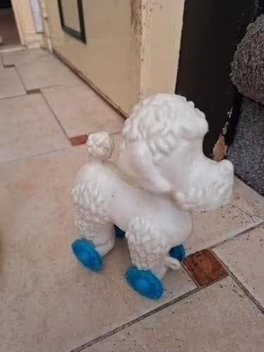 Vintage plastic poedel op wieltjes - speelgoed hond, Ophalen of Verzenden, Gebruikt