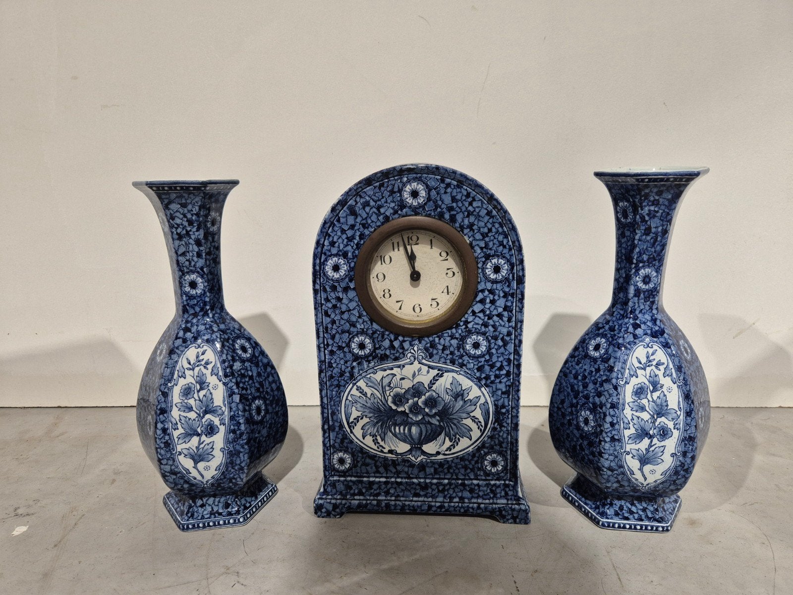 Fraaie delfts blauwe klok met 2 vazen., Antiek en Kunst, Ophalen of Verzenden