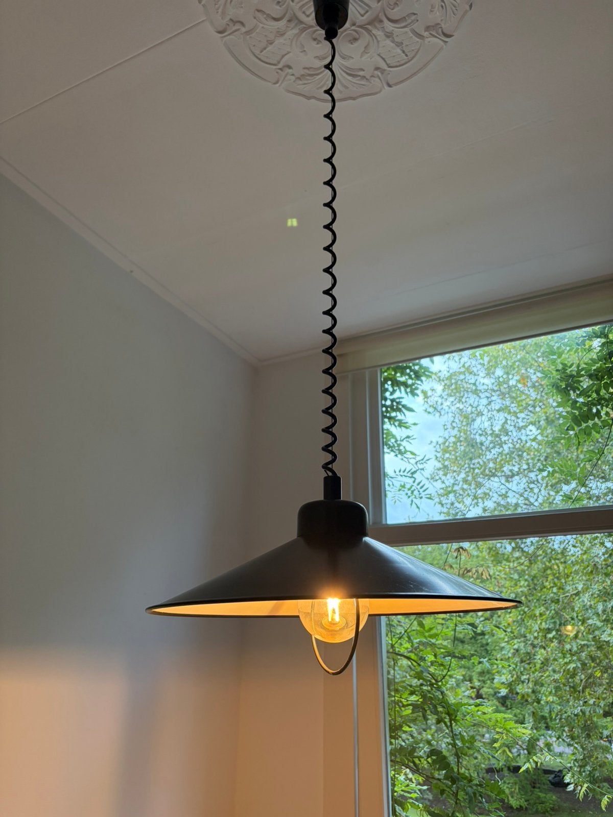 Zwarte space age vintage Deense hanglamp met trekpendel, Gebruikt, E27 (groot), Ophalen of Verzenden, Deens design