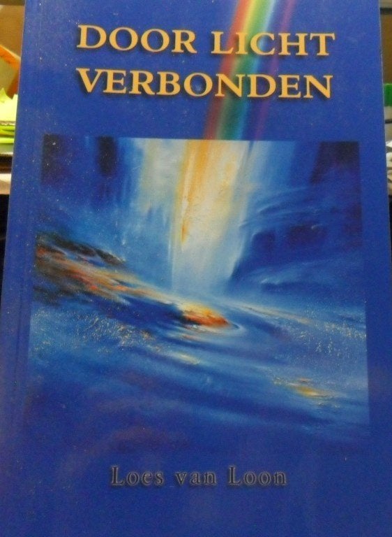 Door licht verbonden, Loes van Loon, Boeken, Ophalen of Verzenden, Zo goed als nieuw, Spiritualiteit algemeen, Overige typen