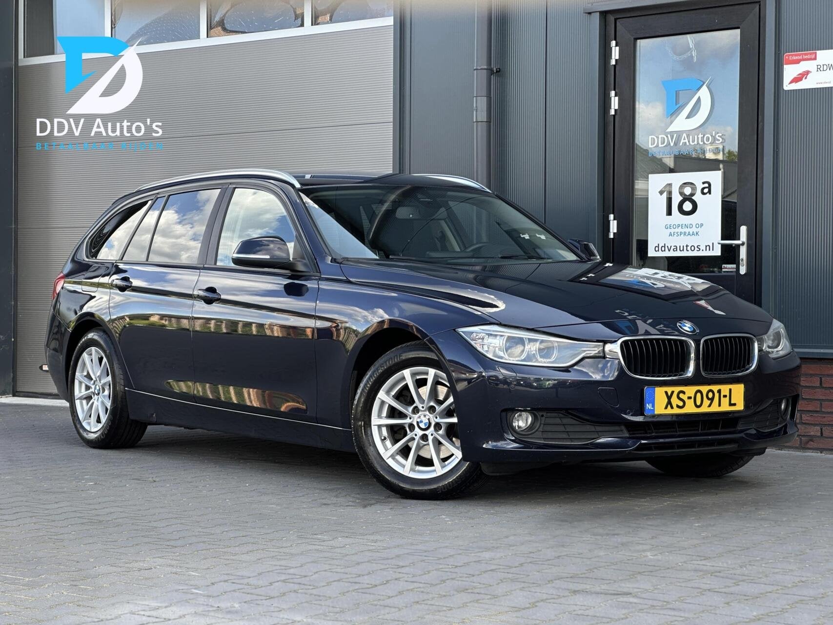 BMW 3-serie Touring 318d/143pk|AUT|Cruise|PDC|Navi|Xenon|Dak, Auto's, BMW, Automaat, Zwart, Blauw, Diesel