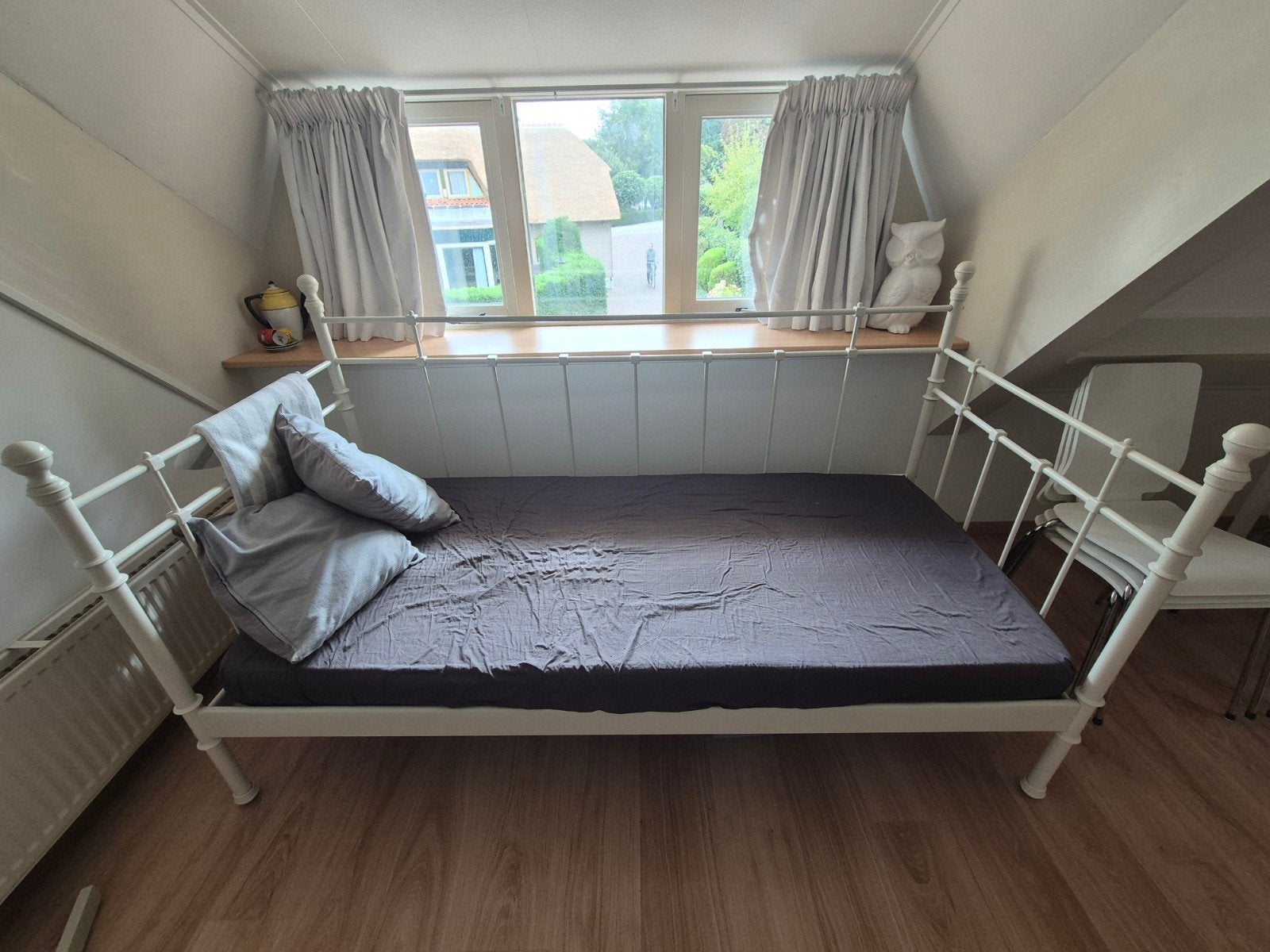 Ikea bedbank met wit ijzeren frame, Ophalen, 90 cm, Eenpersoons, Wit