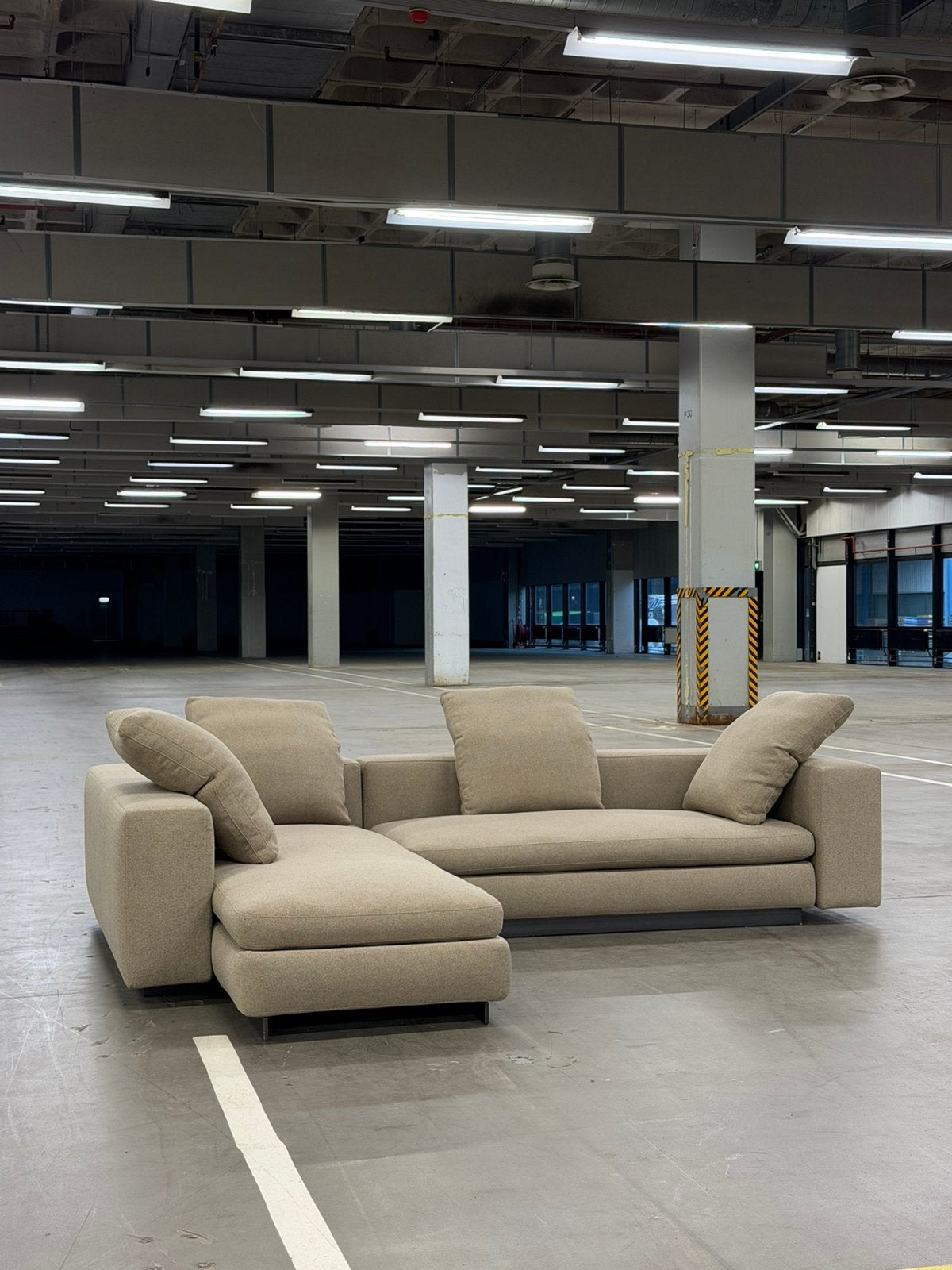 Minotti Yang Hoekbank | Beige | NIEUWSTAAT + Garantie, 250 tot 300 cm, Overige materialen, Hoekbank, Ophalen of Verzenden
