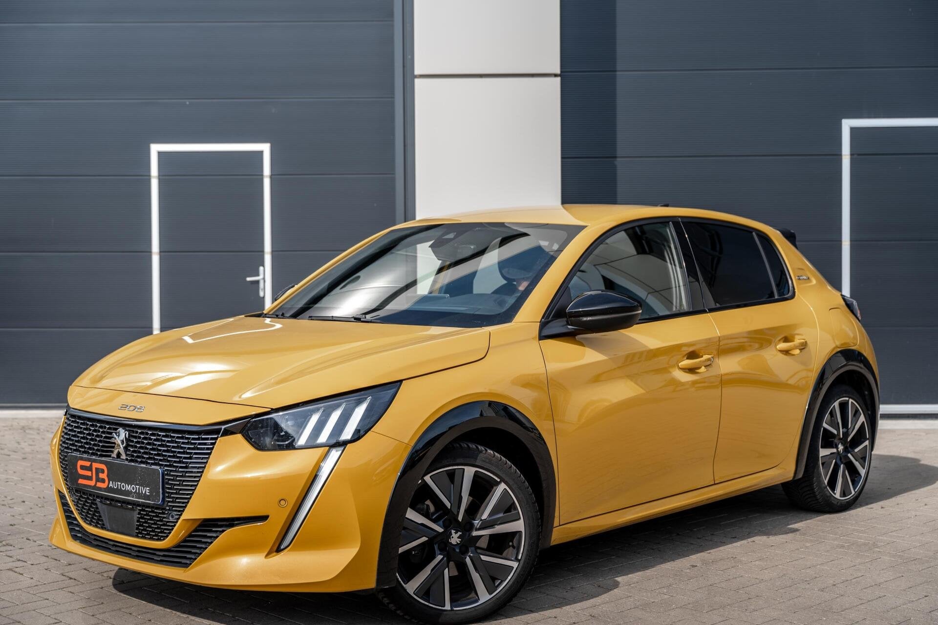 Peugeot 208 1.2 PureTech GT-Line Carplay|360 Cam|LED|Vol!, Auto's, Peugeot, 1199 cc, Leder en Stof, Geel, Bedrijf
