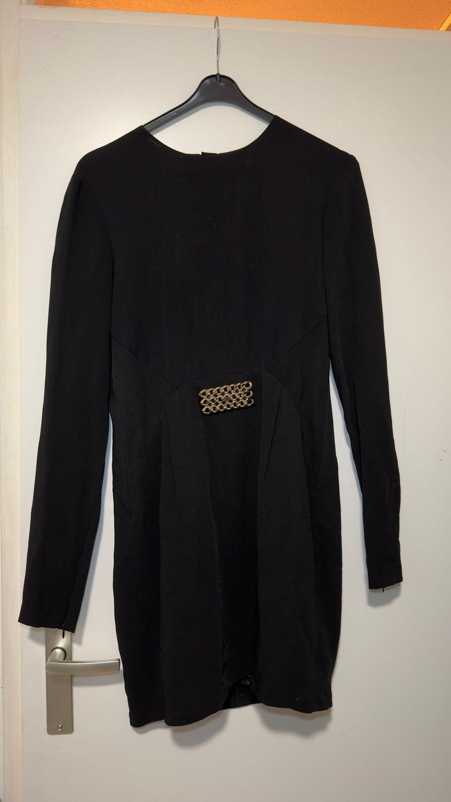 Elisabetta Franchi jurk met gouden kettingdetail, Kleding | Dames, Jurken, Zwart, Maat 42/44 (L), Ophalen of Verzenden, Zo goed als nieuw
