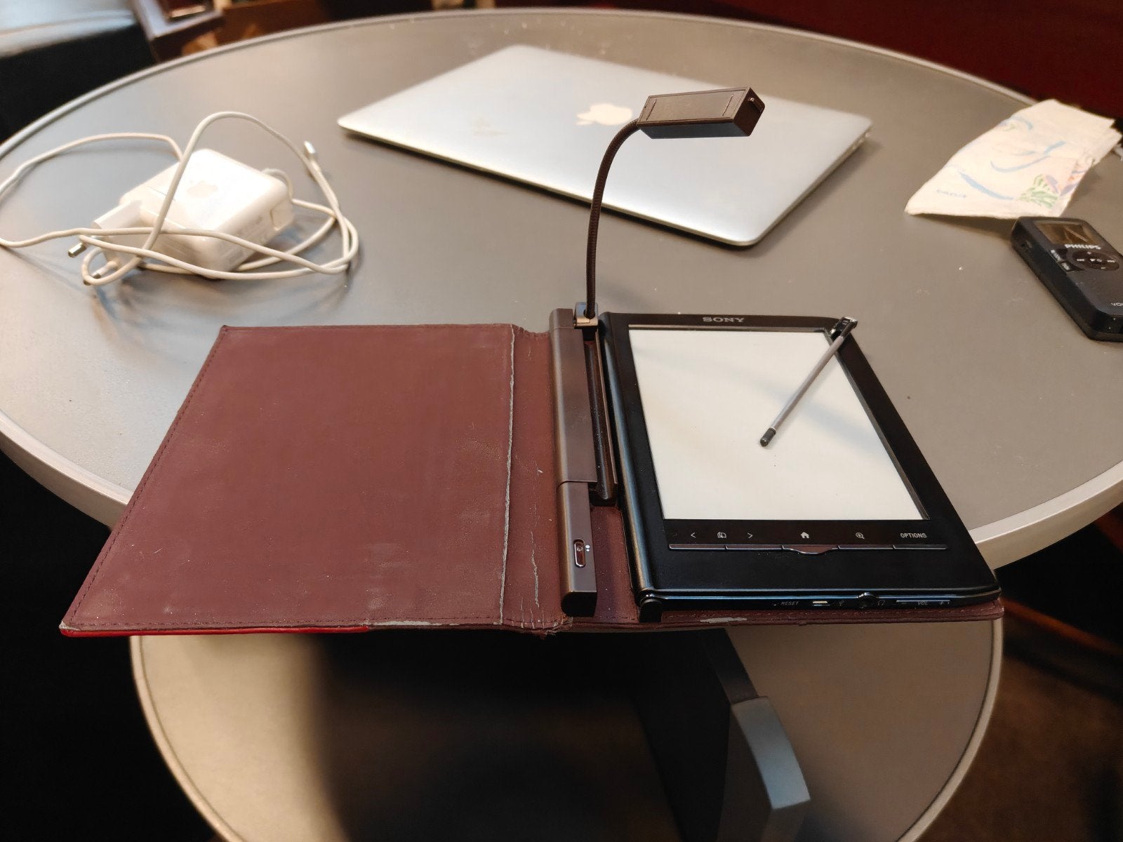 Sony Reader PRS-650 E-reader met hoes en lampje, Ophalen of Verzenden