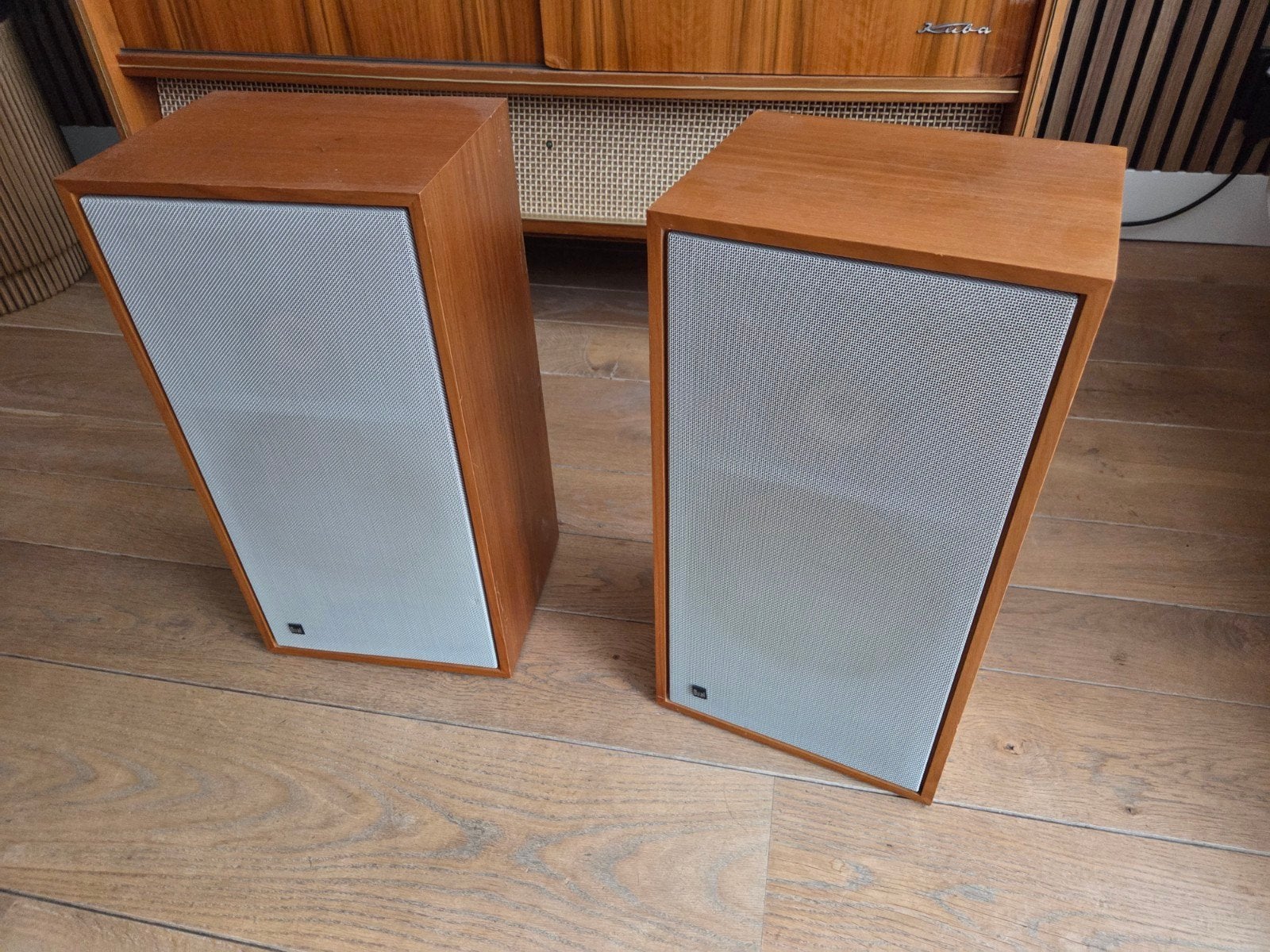Aangeboden een set Dual CL40 Speakers 
47,7 × 25 × 20,3 cm, Overige merken, Stereo speakers, Gebruikt, Ophalen of Verzenden