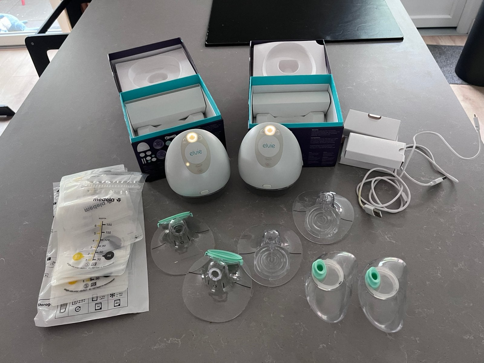 Elvie elektrische borstkolven – 2 stuks + extra accessoires, Kinderen en Baby's, Babyvoeding en Toebehoren, Ophalen of Verzenden