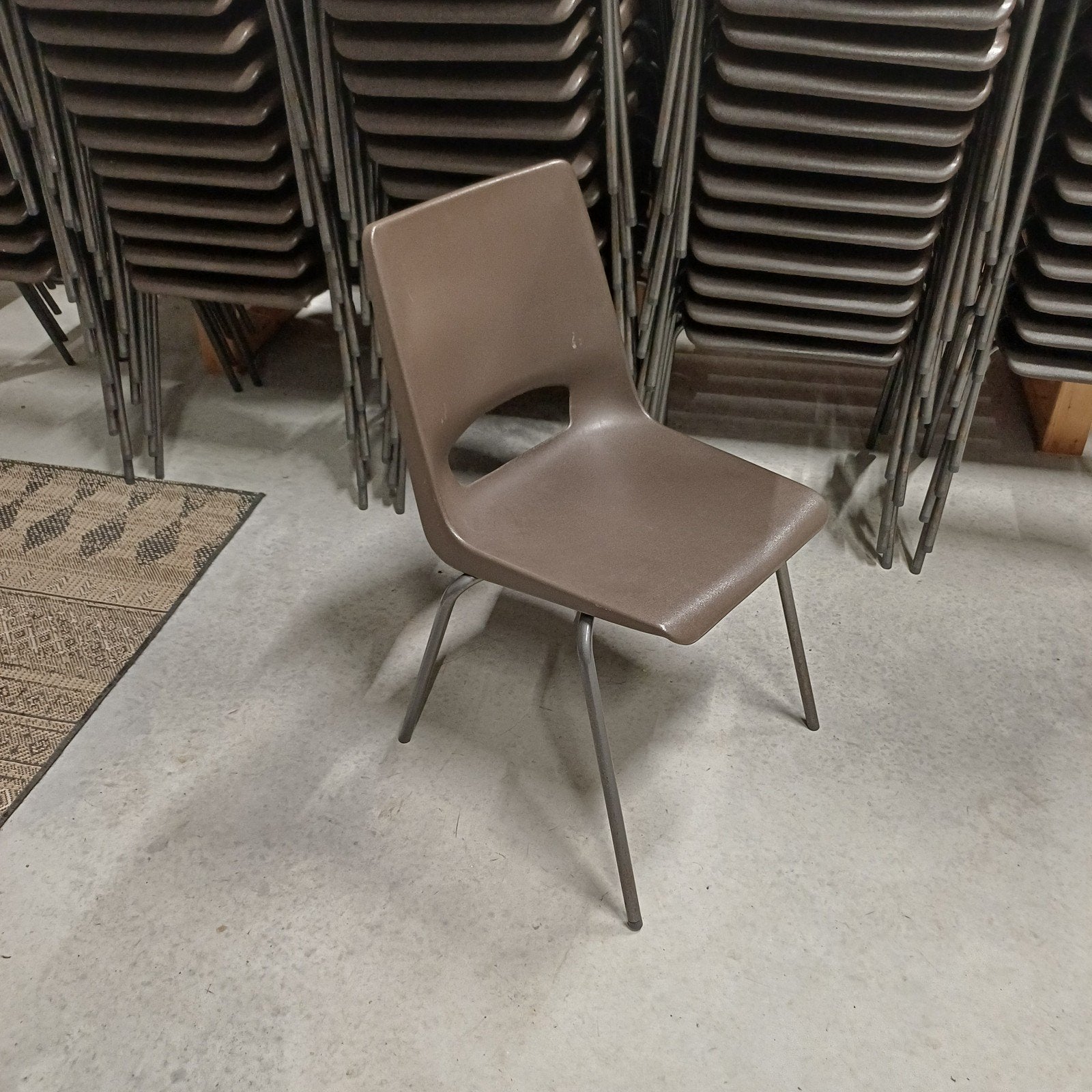 30 x vintage design stoelen schoolstoelen partij stoelen, Ophalen, Gebruikt, Bruin, Vijf, Zes of meer stoelen