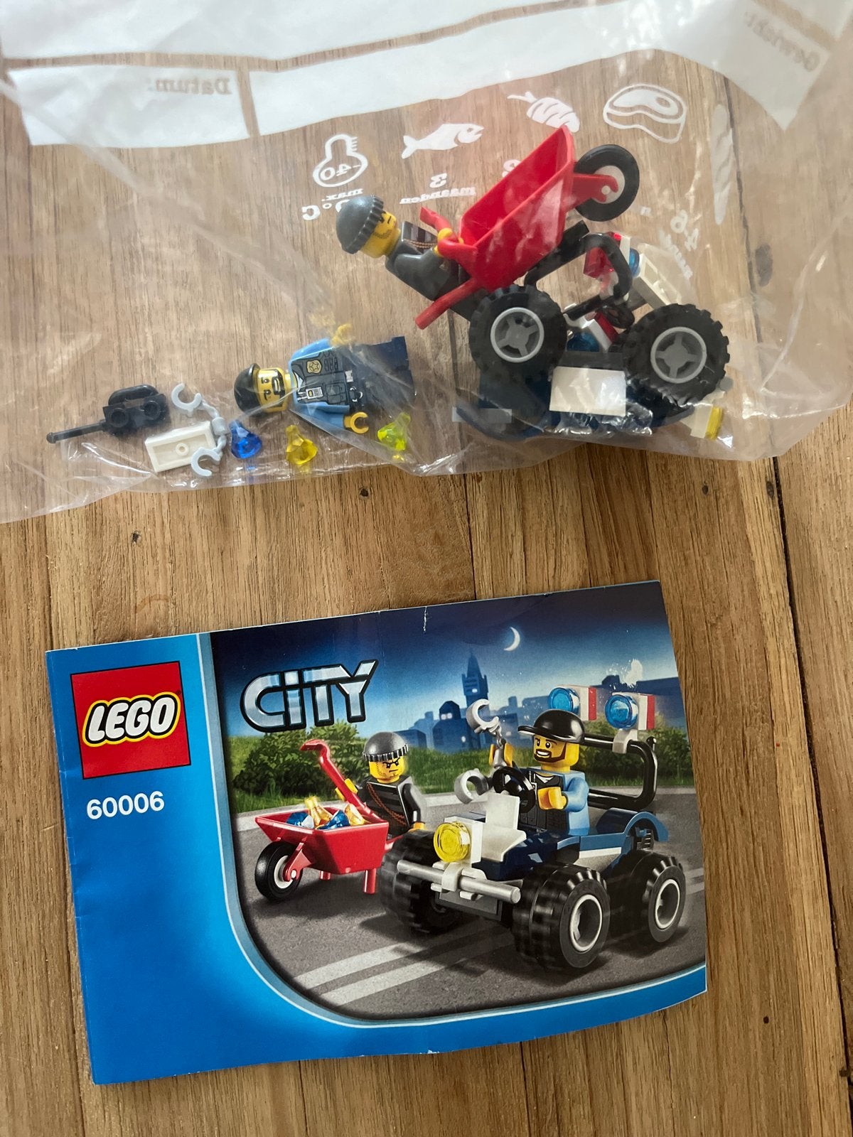 Lego City 60006 ATV Politie Eenheid met boef en agent, Kinderen en Baby's, Speelgoed | Duplo en Lego, Ophalen, Lego, Compleet
