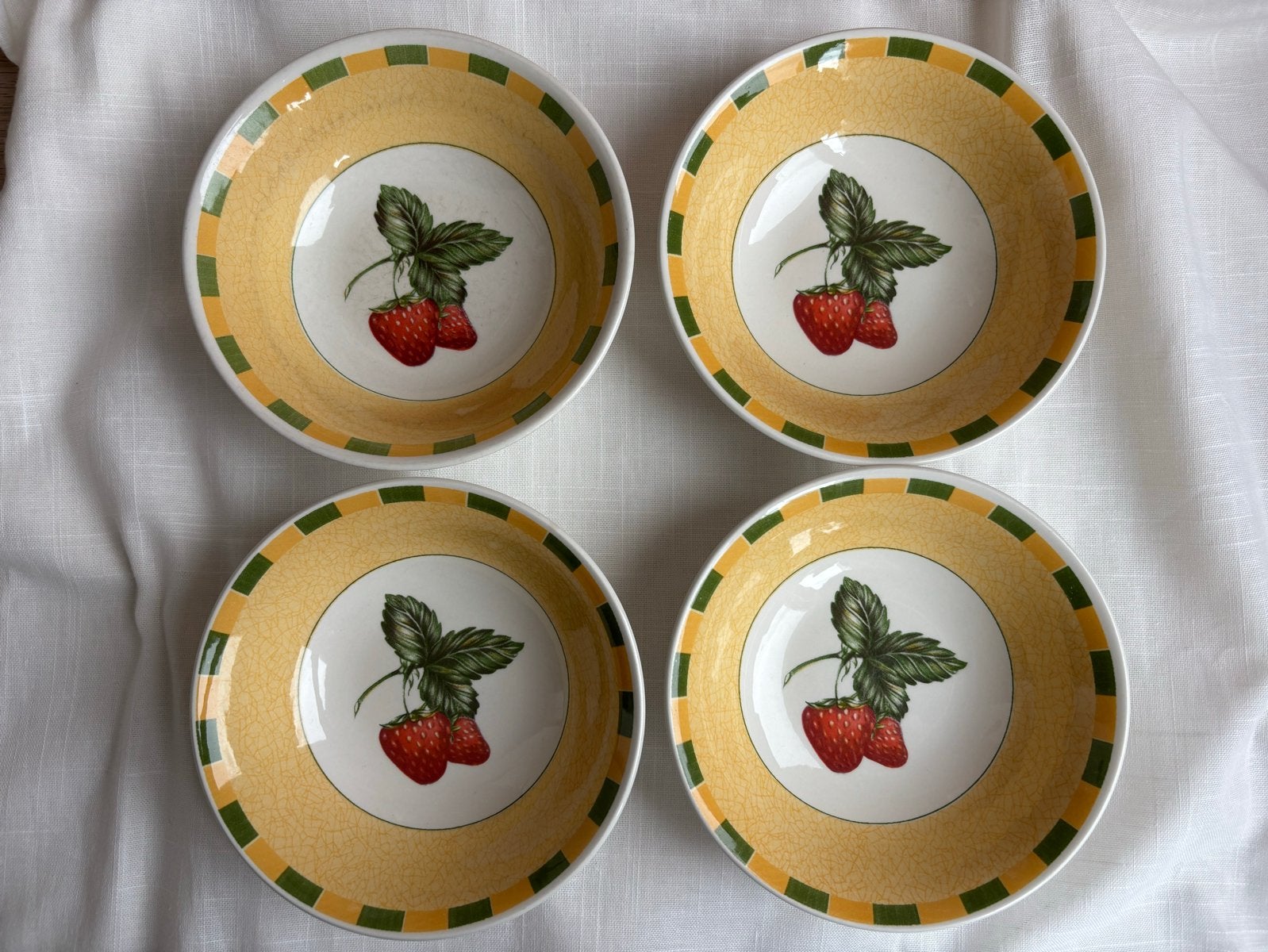 Set van 4 vintage Churchill aardbeien schaaltjes, Gebruikt, Overige merken, Keramiek, Landelijk/Boerenbont