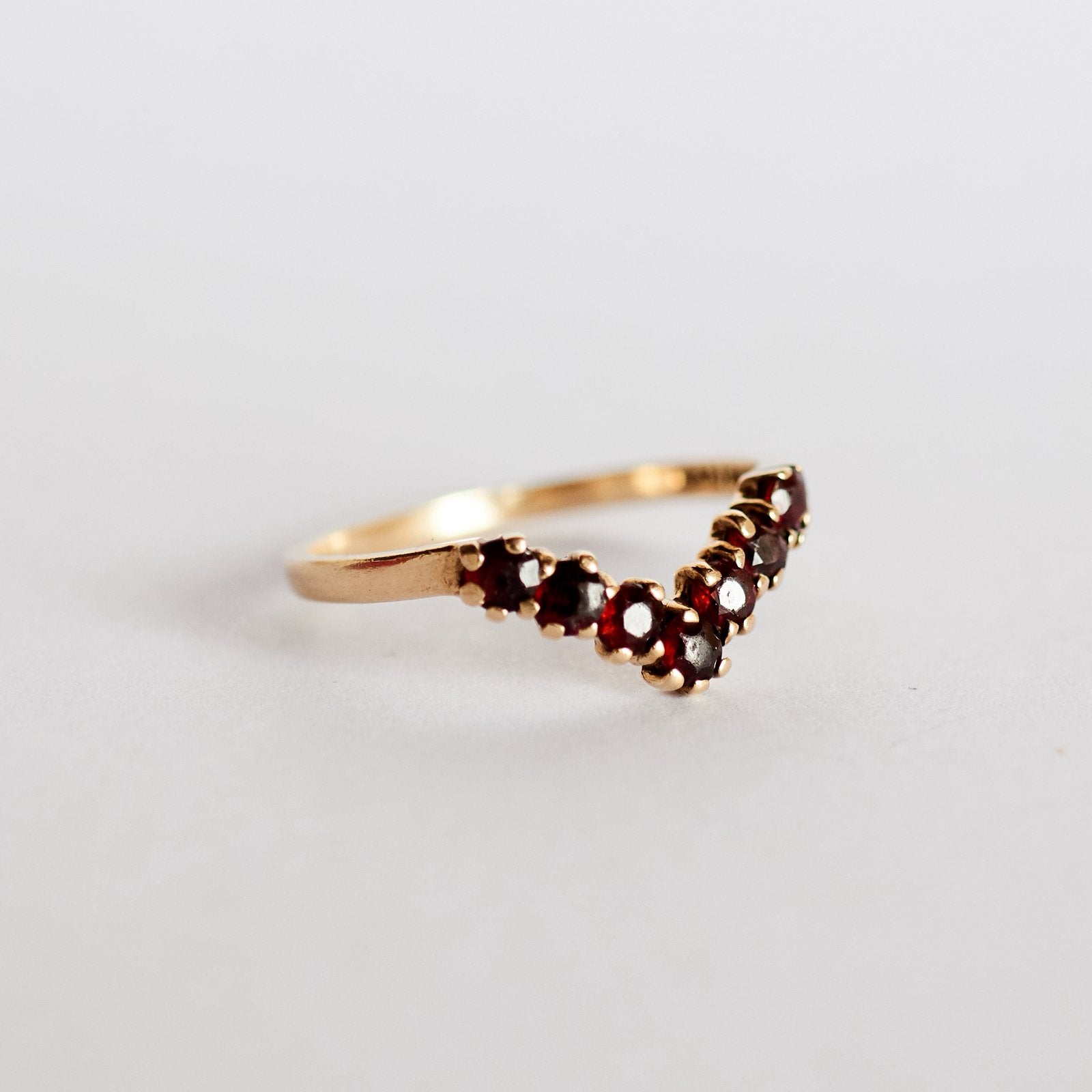 Vintage gouden ring 9 karaat met granaat wishbone goud 9k, Ophalen of Verzenden, Met edelsteen, Dame, Goud