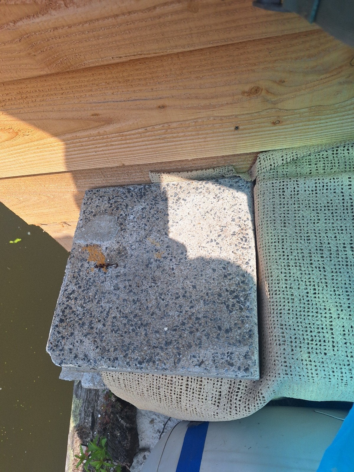Gratis ophalen: ca. 40 oude straattegels 30 x 30, Tuin en Terras, Tegels en Klinkers, Ophalen, Gebruikt, Beton, Terrastegels