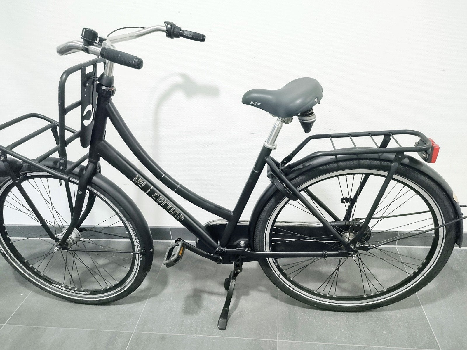 Nette Cortina 28 inch - zwart - 50 cm frame, Fietsen en Brommers, Terugtraprem, Gebruikt, Versnellingen, 50 tot 53 cm