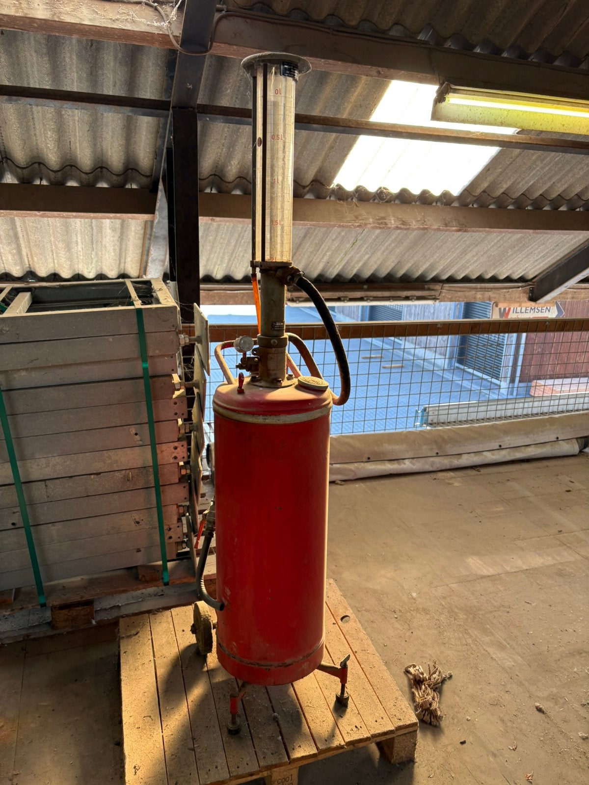 Oude vintage benzinepomp, Ophalen, Zo goed als nieuw
