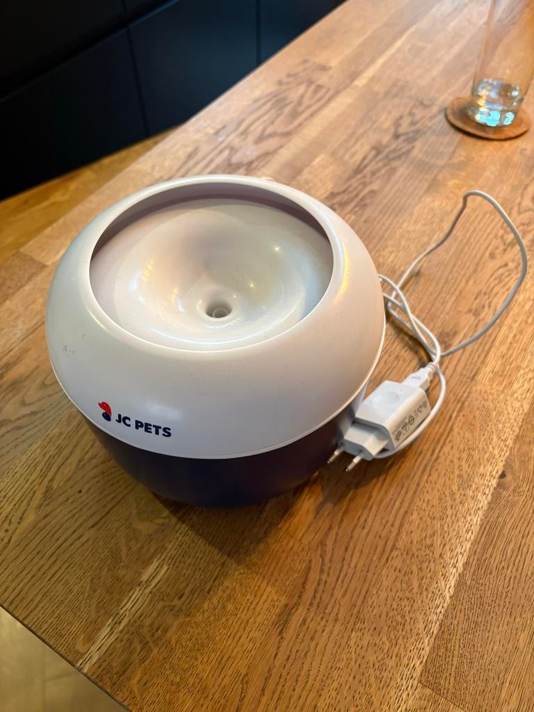 JC pets katten drink fontijn, Ophalen, Zo goed als nieuw