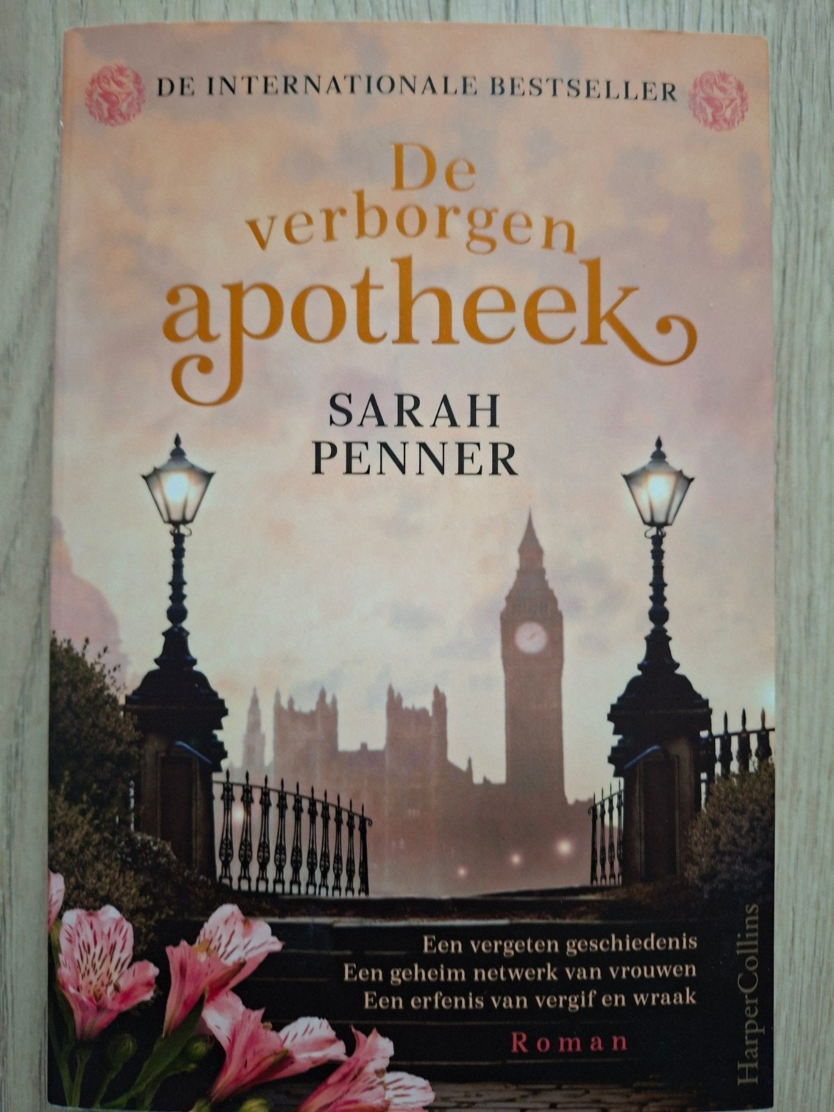 Sarah Penner - De verborgen apotheek, Boeken, Ophalen, Zo goed als nieuw, Sarah Penner