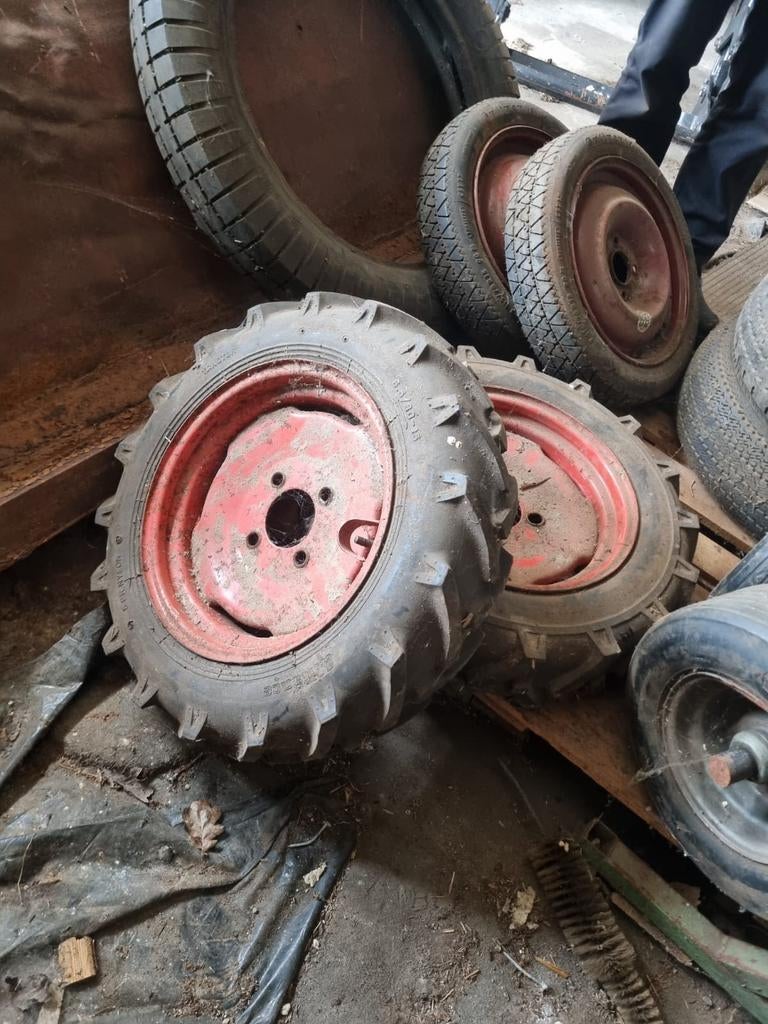 Banden met trekker profiel, Ophalen of Verzenden