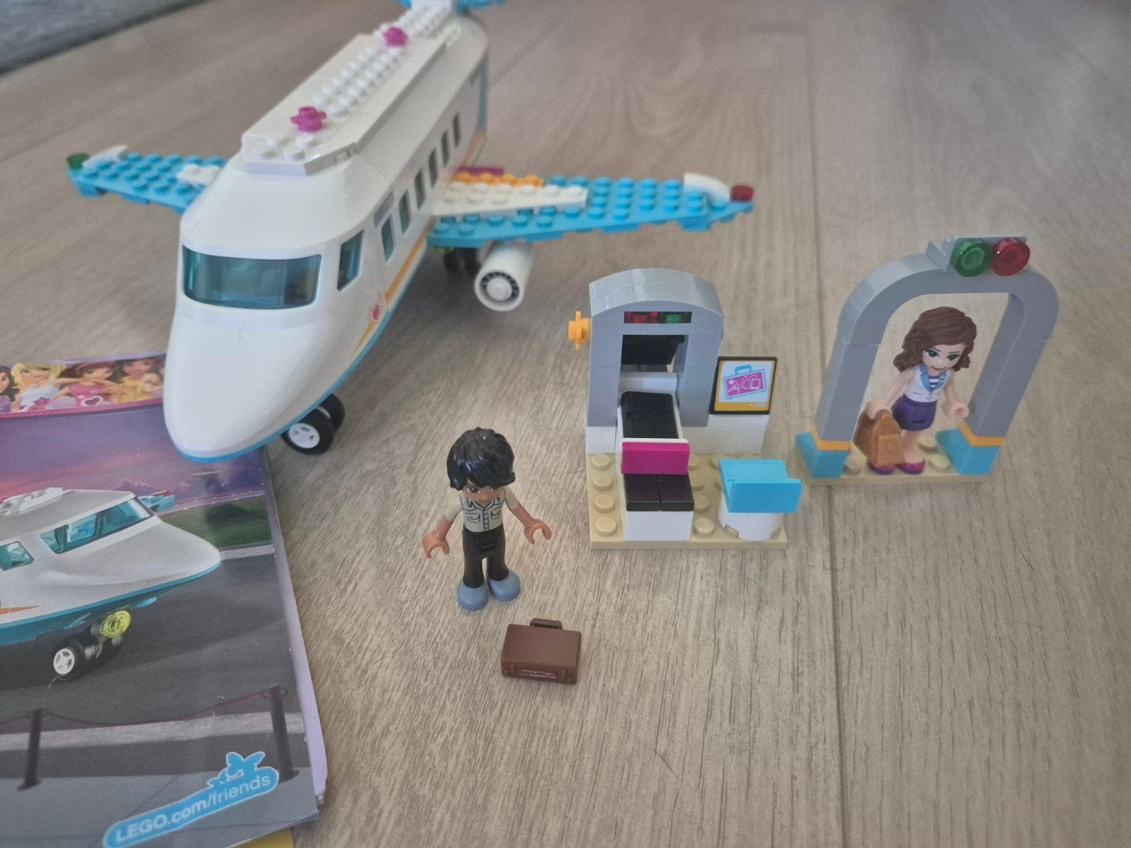 Compleet! LEGO Friends Vliegtuig 41100 private jet, Ophalen of Verzenden, Gebruikt, Overige merken